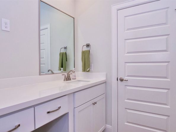 2720 Grand Fountains Drive H, Houston TX 77054