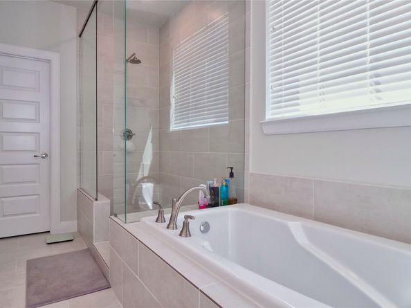 2720 Grand Fountains Drive H, Houston TX 77054