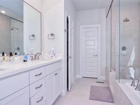 2720 Grand Fountains Drive H, Houston TX 77054