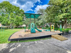 6425 Burgoyne Road 13, Houston TX 77057