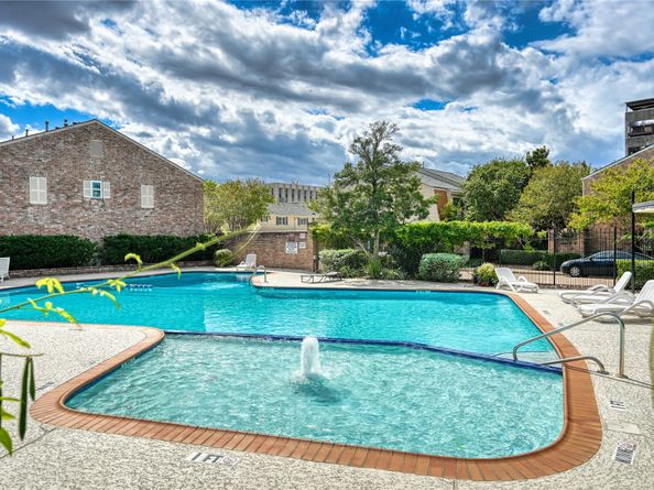 6425 Burgoyne Road 13, Houston TX 77057