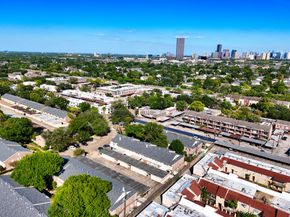 6425 Burgoyne Road 13, Houston TX 77057