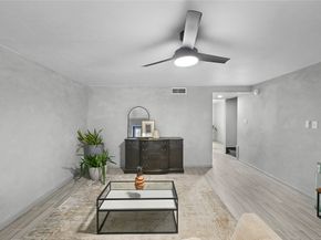 6425 Burgoyne Road 13, Houston TX 77057