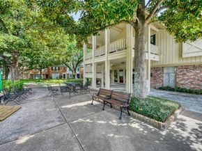 6425 Burgoyne Road 13, Houston TX 77057