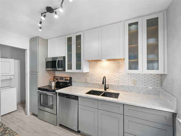 6425 Burgoyne Road 13, Houston TX 77057