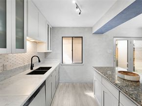 6425 Burgoyne Road 13, Houston TX 77057