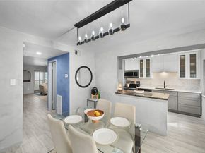 6425 Burgoyne Road 13, Houston TX 77057