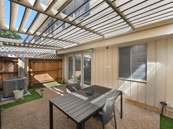 6425 Burgoyne Road 13, Houston TX 77057