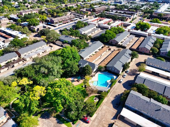 6425 Burgoyne Road 13, Houston TX 77057