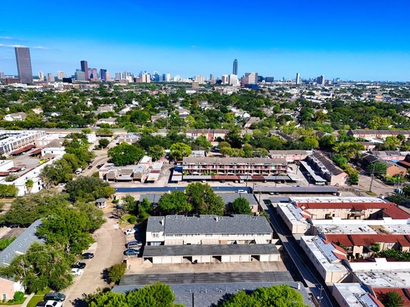 6425 Burgoyne Road 13, Houston TX 77057