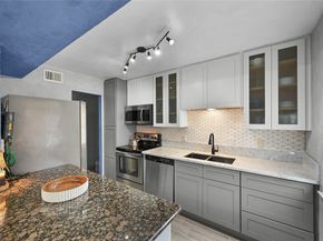 6425 Burgoyne Road 13, Houston TX 77057