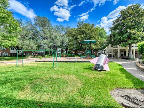 6425 Burgoyne Road 13, Houston TX 77057