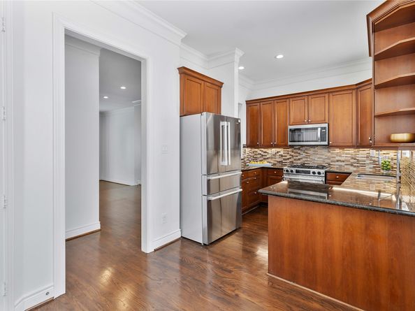 1908 Greenwich Place Drive, Houston TX 77019