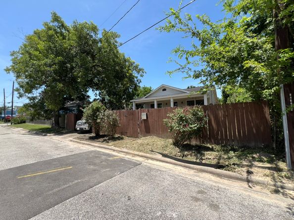 1309 Tarley Street, Houston TX 77009