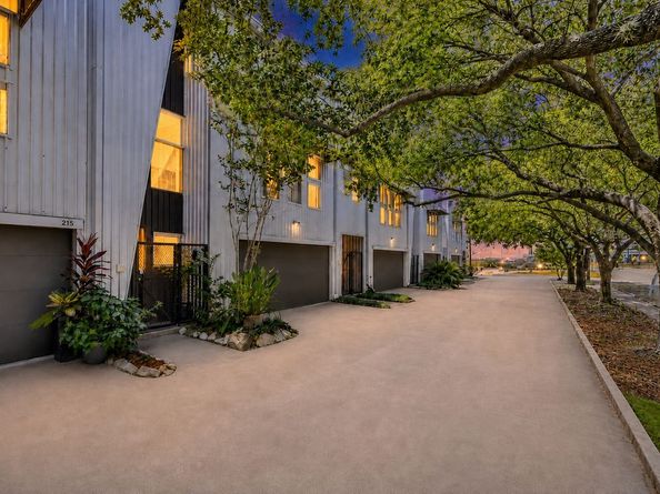 219 W Gray Street, Houston TX 77019