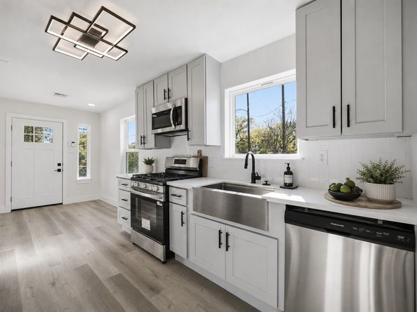 1501 Cavalcade Street, Houston TX 77009