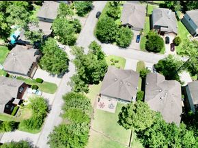 135 S Spinning Wheel Circle, The Woodlands TX 77382