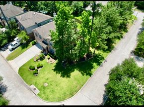 135 S Spinning Wheel Circle, The Woodlands TX 77382