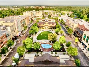 135 S Spinning Wheel Circle, The Woodlands TX 77382