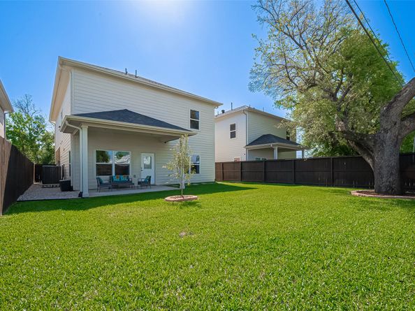 2207 Silverbonnet Street, Houston TX 77055