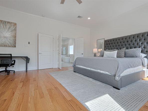 2207 Silverbonnet Street, Houston TX 77055