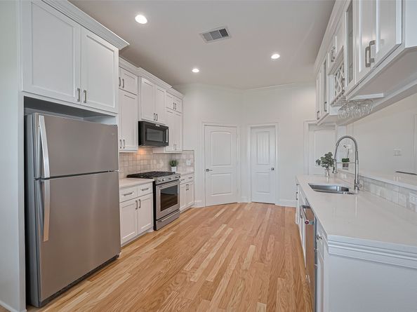 2207 Silverbonnet Street, Houston TX 77055