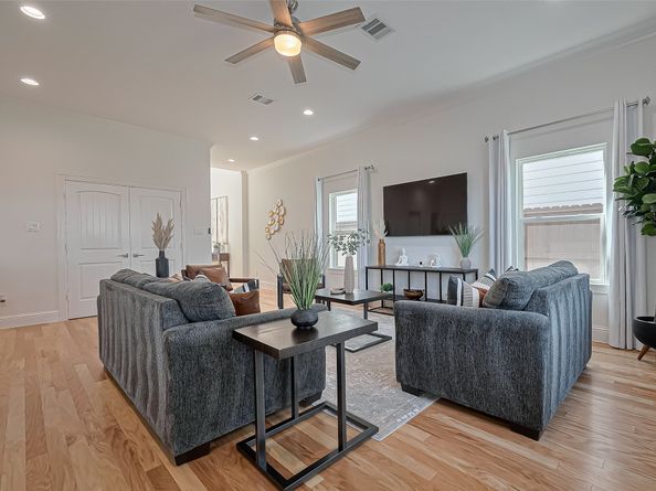 2207 Silverbonnet Street, Houston TX 77055