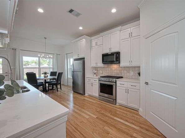 2207 Silverbonnet Street, Houston TX 77055