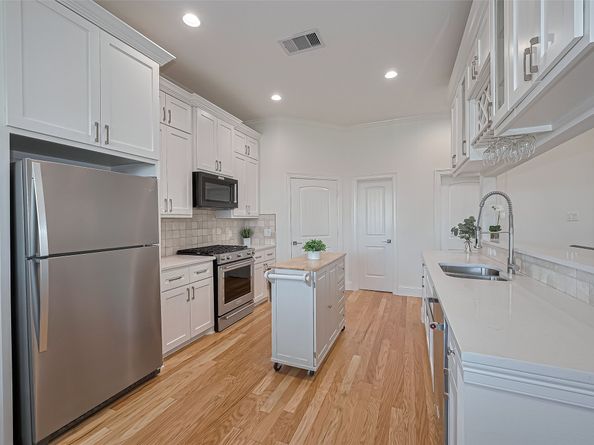 2207 Silverbonnet Street, Houston TX 77055