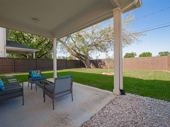 2207 Silverbonnet Street, Houston TX 77055