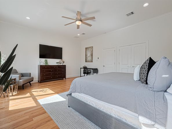 2207 Silverbonnet Street, Houston TX 77055