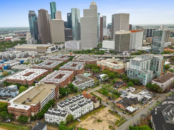 120 Pierce Street, Houston TX 77002