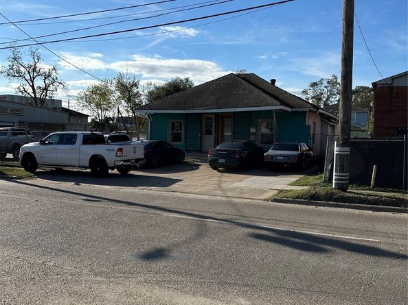 304 Lockwood Drive, Houston TX 77011