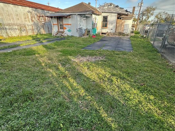 304 Lockwood Drive, Houston TX 77011