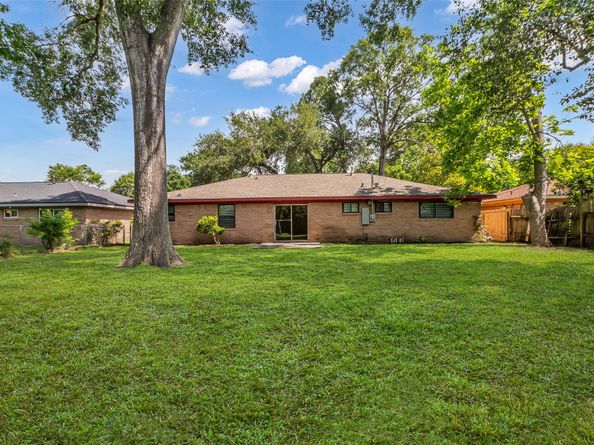 5839 Ettrick Drive, Houston TX 77035
