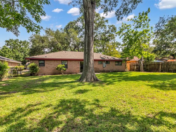 5839 Ettrick Drive, Houston TX 77035