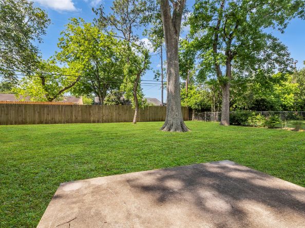 5839 Ettrick Drive, Houston TX 77035