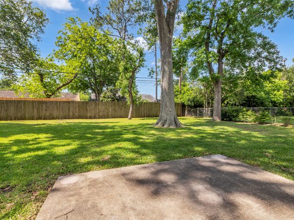 5839 Ettrick Drive, Houston TX 77035