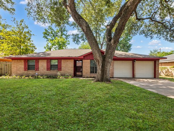 5839 Ettrick Drive, Houston TX 77035
