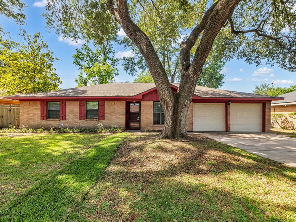 5839 Ettrick Drive, Houston TX 77035