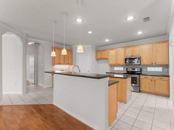 6 Arcadia Way, Conroe TX 77384