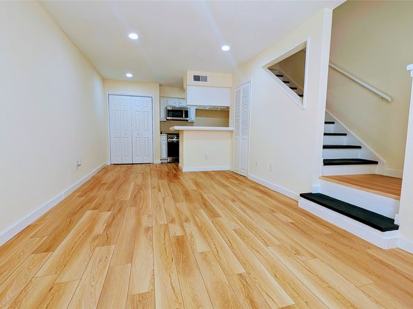 2110 Wilcrest Drive 111, Houston TX 77042