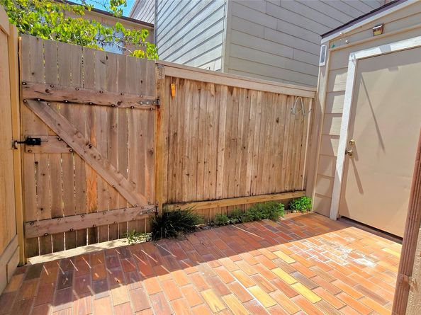 2110 Wilcrest Drive 111, Houston TX 77042
