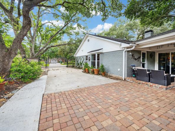 9006 Bonhomme Road, Houston TX 77074