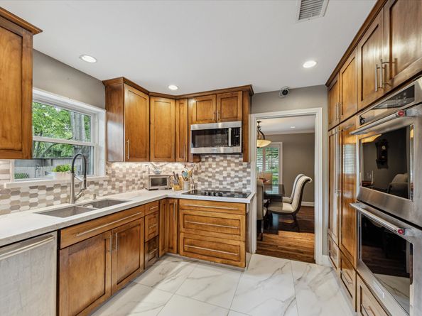 9006 Bonhomme Road, Houston TX 77074