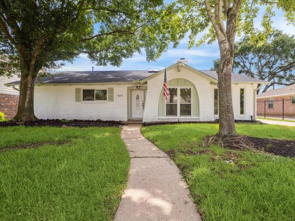 9711 Braewick Drive, Houston TX 77096