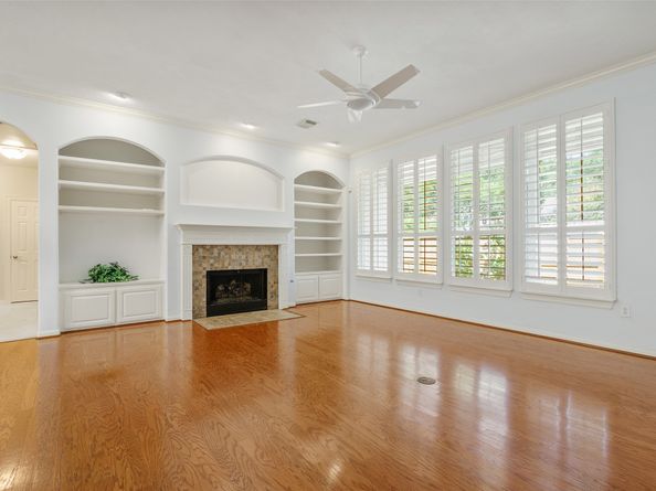 2 Wrenfield Place, Conroe TX 77384