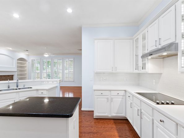 2 Wrenfield Place, Conroe TX 77384