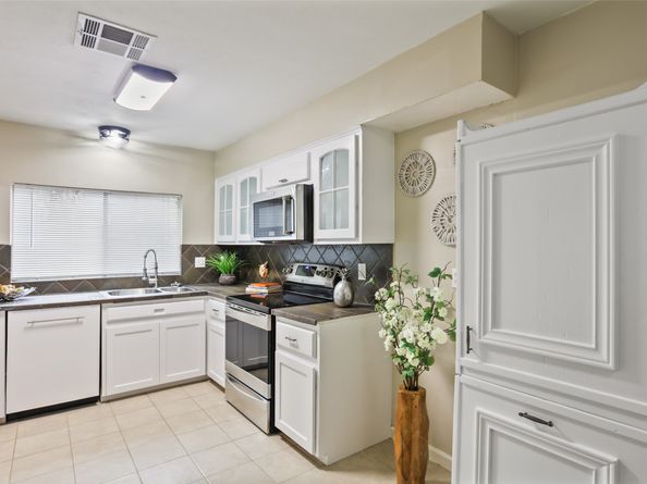 2151 Middle Creek Drive, Kingwood TX 77339