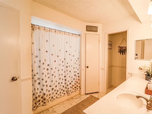 4110 Summit Valley Drive, Houston TX 77082